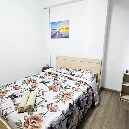 Downtown Rooms, 200m From Marina