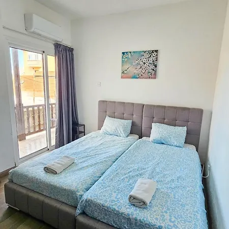 Downtown Rooms, 200m From Marina