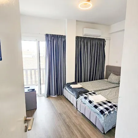 Downtown Rooms, 200m From Marina Apartment