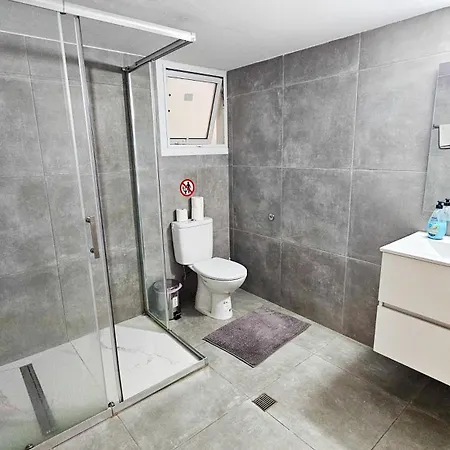 Downtown Rooms, 200m From Marina Apartment