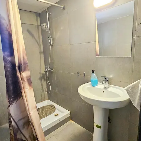 Downtown Rooms, 200m From Marina Apartmán Larnaca