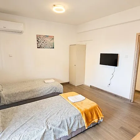 Downtown Rooms, 200m From Marina * 拉纳卡