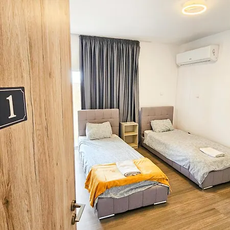 Downtown Rooms, 200m From Marina 公寓 拉纳卡