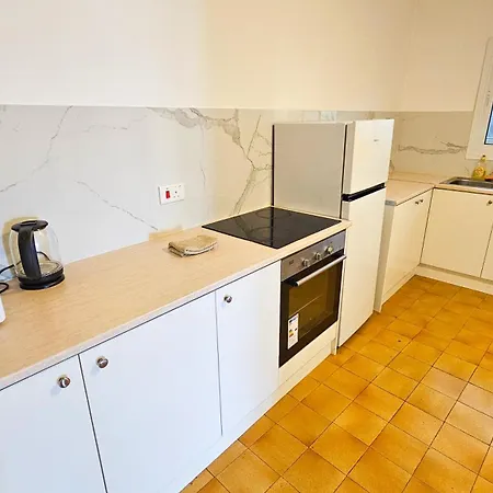 Downtown Rooms, 200m From Marina * 拉纳卡